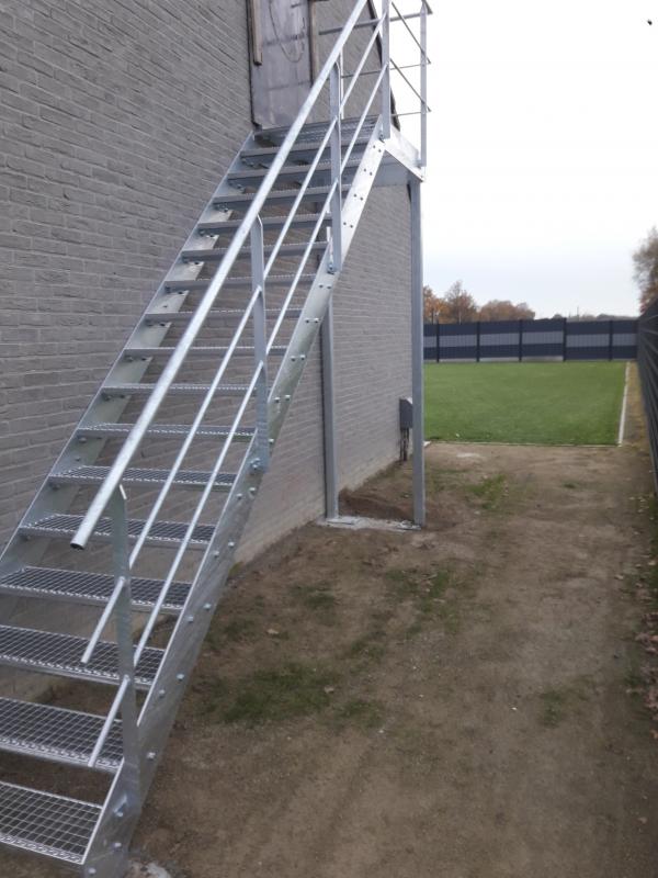 Mertens Metaal - Industriele trap buiten Mertens Metaal - Industriele trap buiten